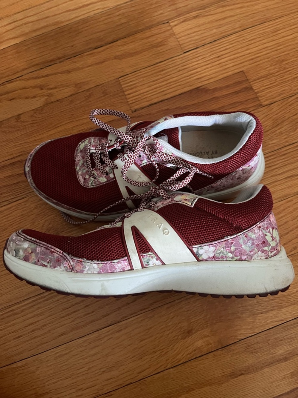 Traq by Alegria Qarma 2 Shoes Size 37 Wine Pink Floral Women’s 7